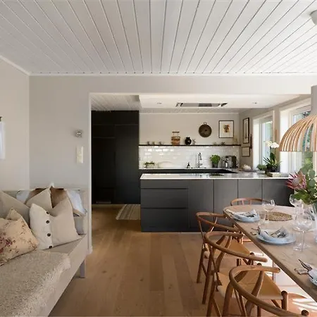 Vila Exclusive House During Ons, Prime Location, Just 6 Minutes By Bus To The Ons Exhibition, With Stunning Views *